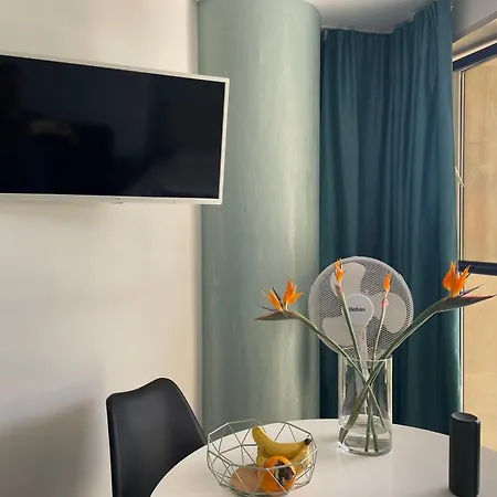 Center Marina View شقة *